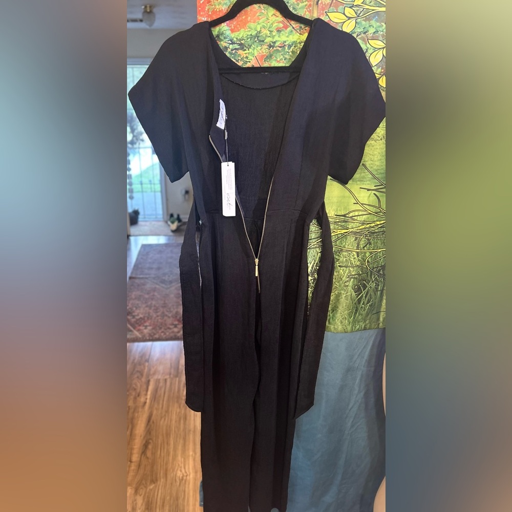Closet NEW Blk Short-Sleeve
Jumpsuit w Back Exposed ZipWaist Tie/Front Pockets - Picture 10 of 11